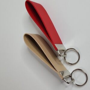 Leather key fob keychain. Color: Cream & Red.